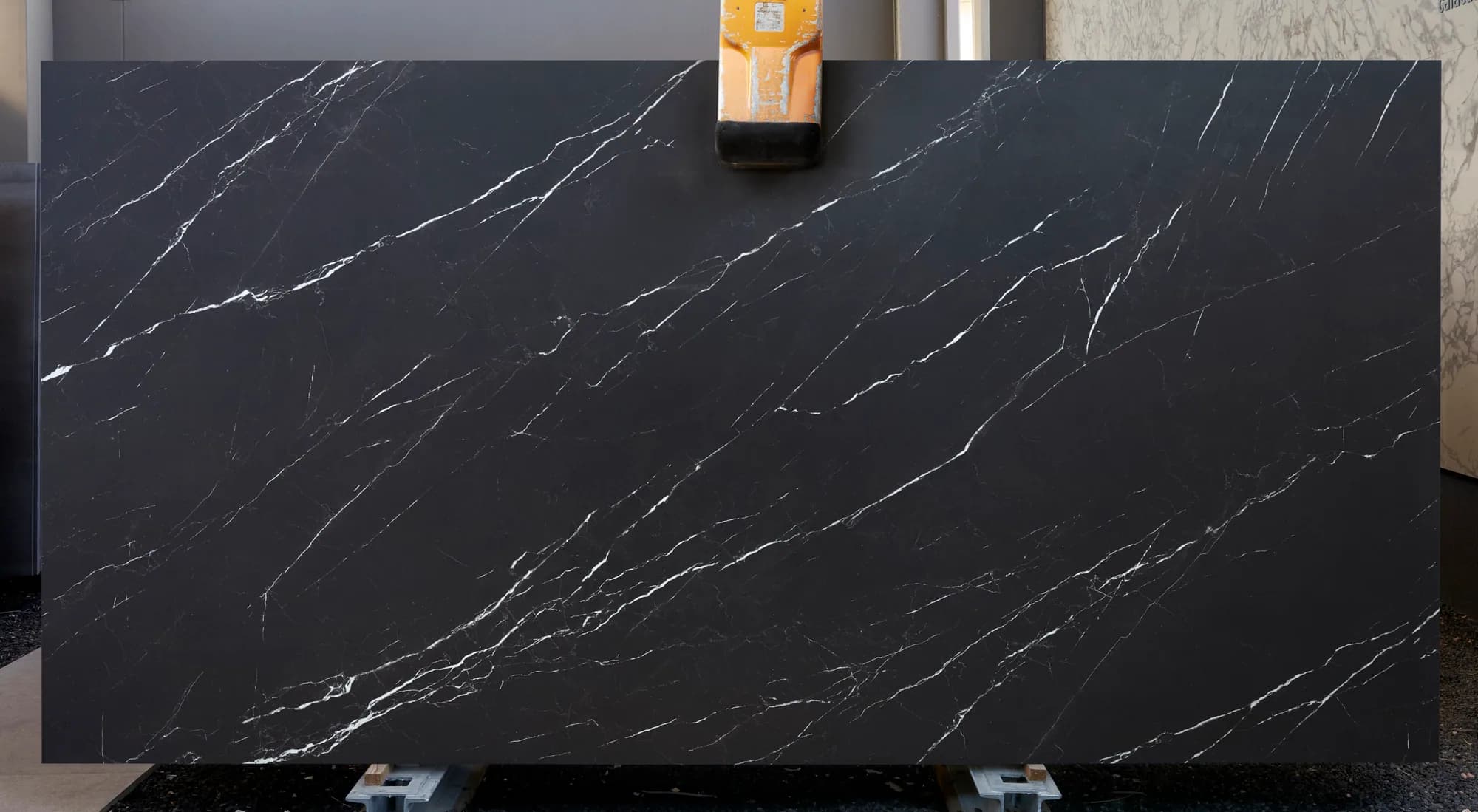 Nero Marquinia — surface detail